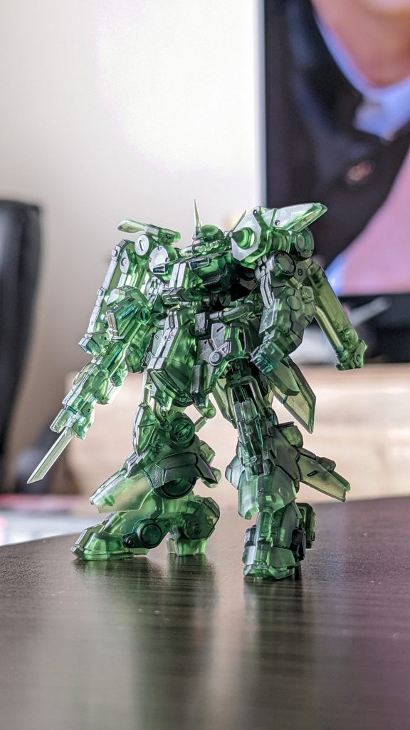 こちらは自然光にて撮影。光加減によって表情が変わる、アーティスティックな作品ですね✨