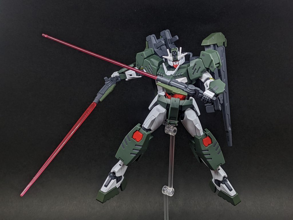 〈ソードモード〉銃口からビームサーベルを形成唯一の近接武器