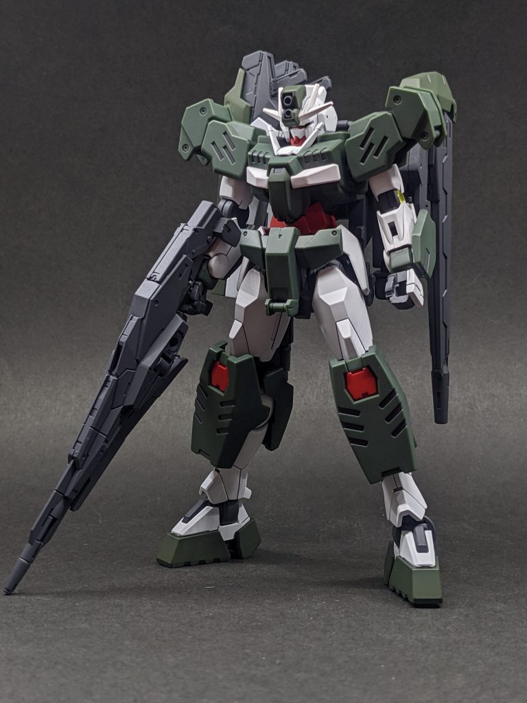 本体は特にいじらず、武器を変更通常のクアンタに外装パーツを追加した様なイメージで塗装配色はサバーニャを参考に