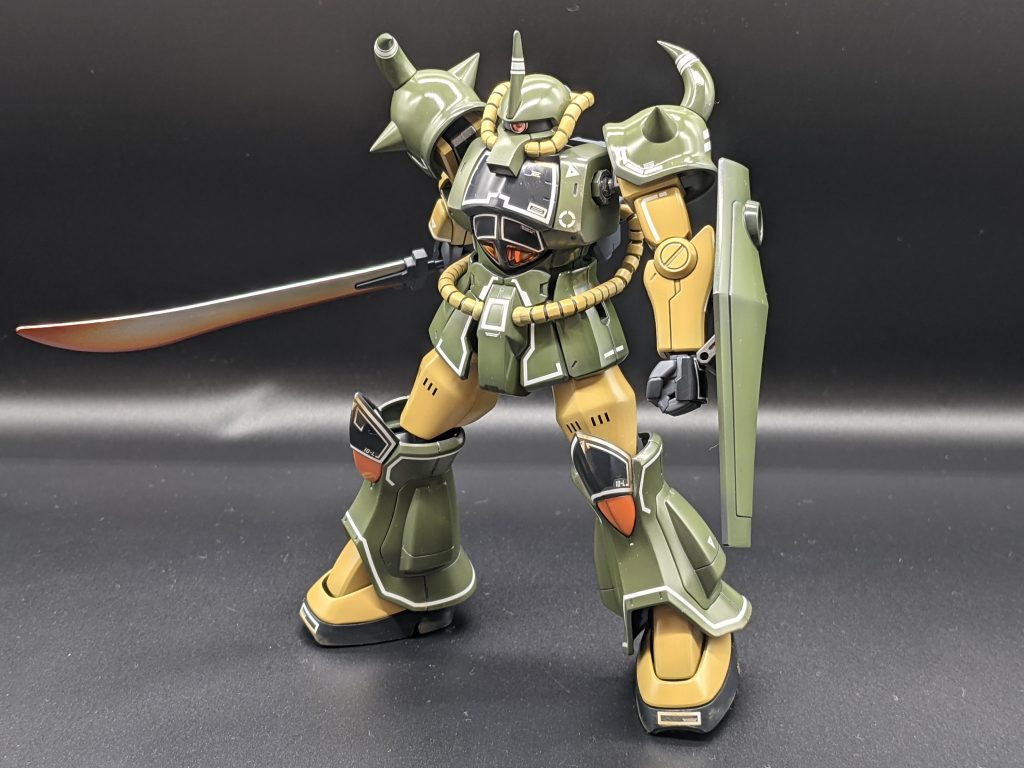 うっすらグラデーション塗装にしてます。サフレスでやってみました。