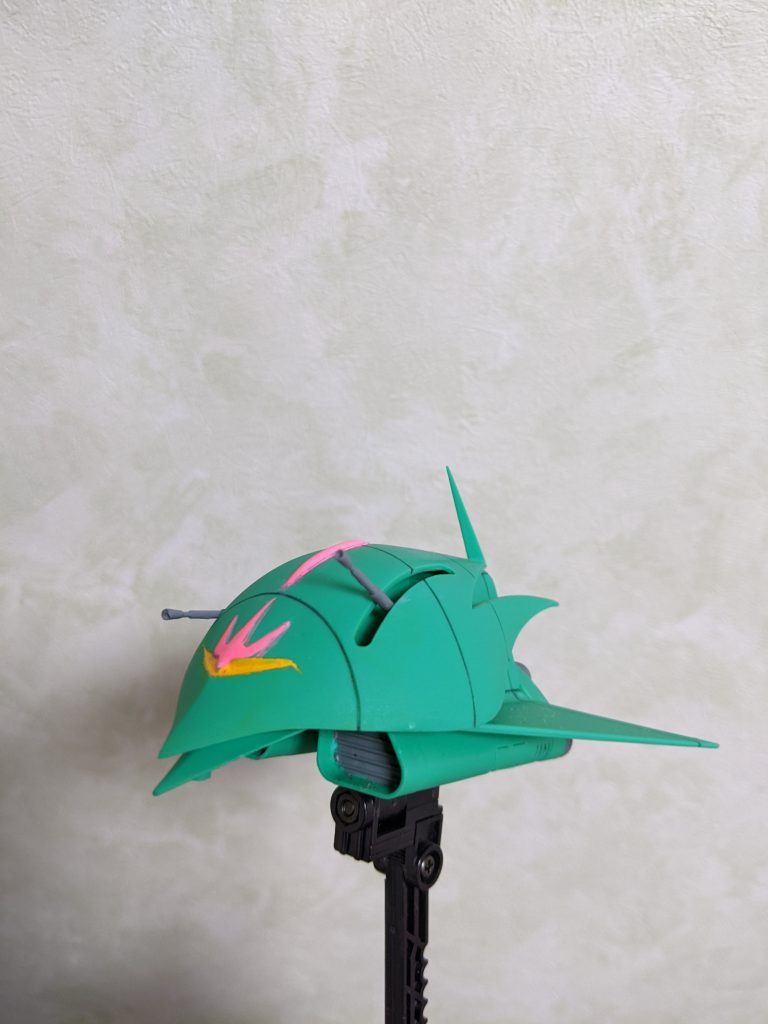 エルメス本体です。エメラルドグリーンのところは無塗装、グレーはスプレー、お目目はガンダムマーカー、仕上げはつや消しトップコートです。