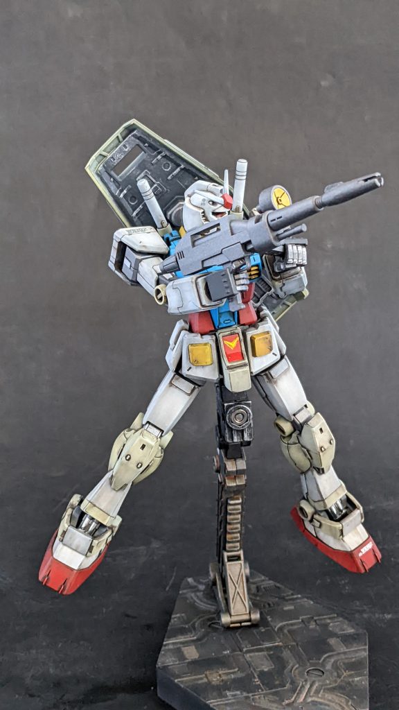 黒立ち上げからの青めの白と黄色めのグレーウォッシングと極々わずかにシルバーでドライブラシをかけています。