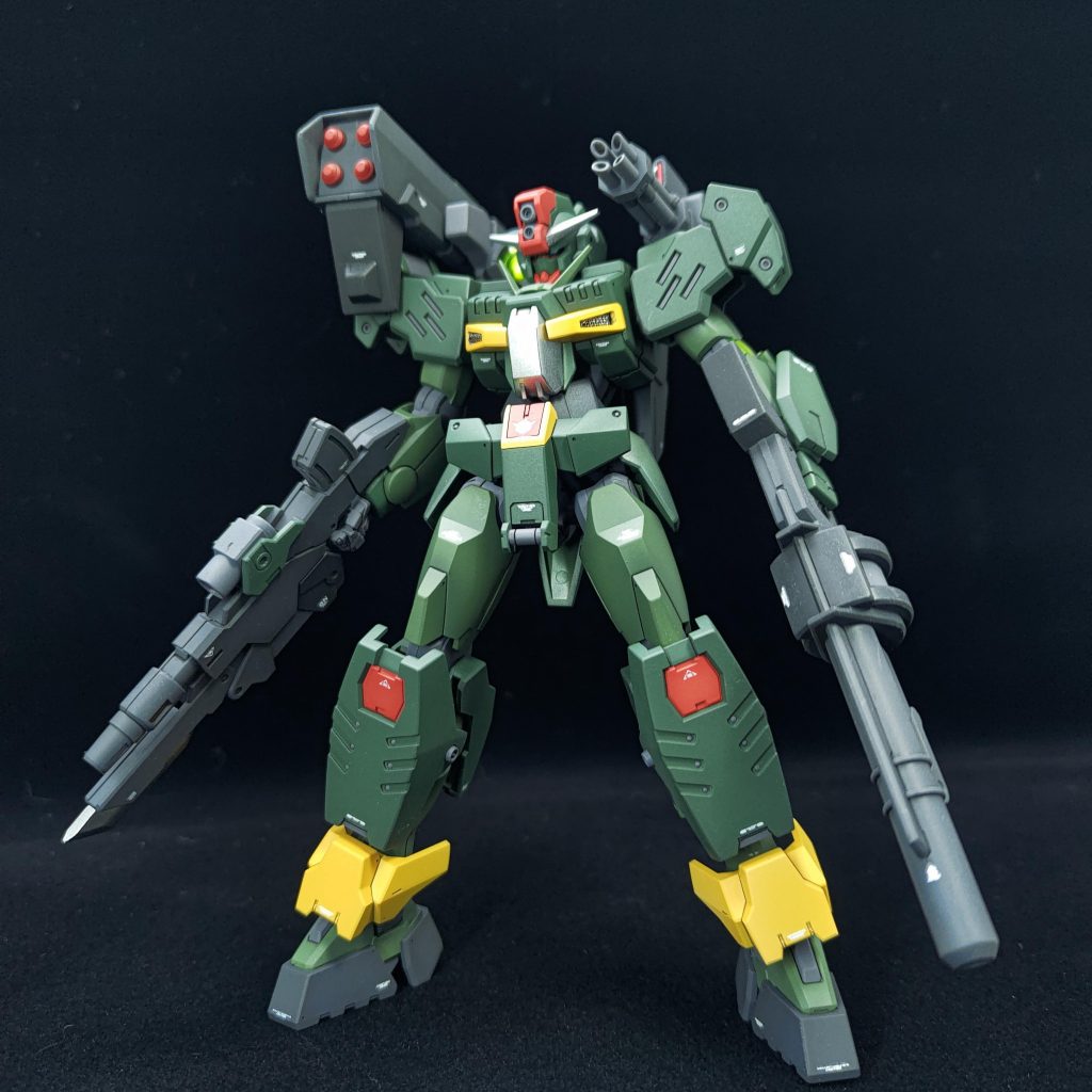 胸の排気口を穴開けて、メッシュフレームで再現しました。SDの胴体でガンダムのＶマークがあるから、今回もスジボリ入れて、色分けで再現した。ダブルオークアンタだから、ソレスタルビーイングマークのデカールを付けました。