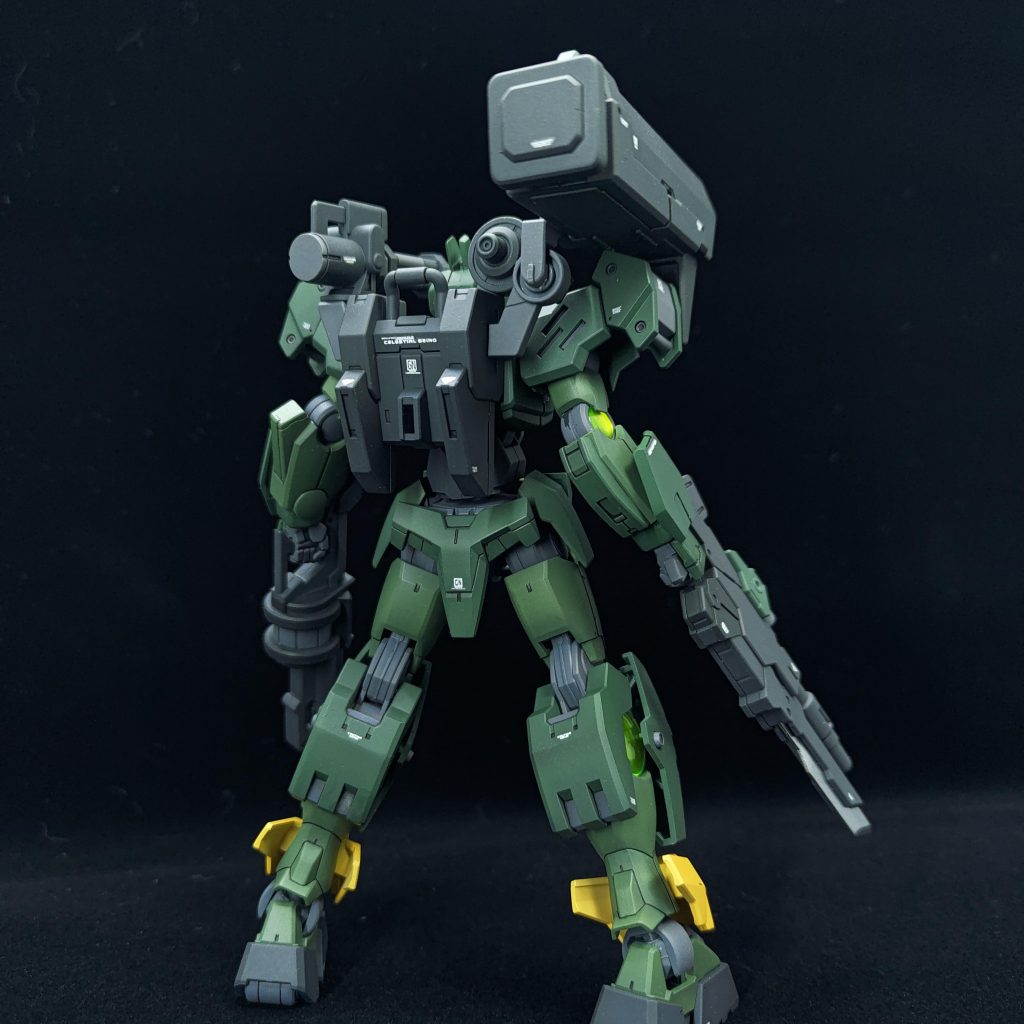 最初はビルド系の機体だと思っていたけど、実際ブレーカー系の機体と知った時、驚きました。ビルドファイターズ以後、ビルド系とMIXING機体があまり気に入らんけど、面白いキットですね。