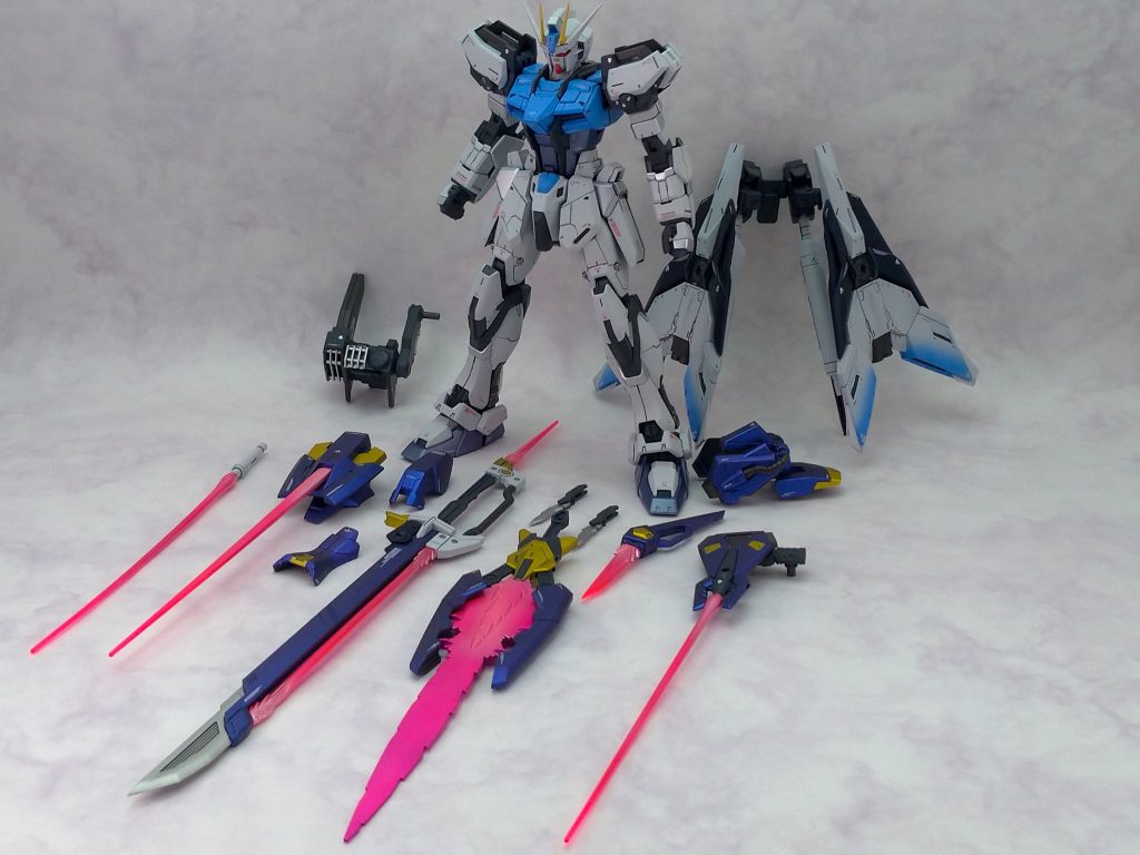 今回の塗装レシピは以下の通り。白…コールドホワイト本体青…雪ミクボディブルー紺…マーズダークブルー→パールシルバー銀…雪ミクシルバー赤…レッドピンク黄…マイルドオレンジソードパック青…プリズムメタリックブルーバイオレット→アメジストパープルソードパック金…部長ゴールドフレーム…メカサフスーパーヘヴィ&ヘキサフレームガンメタルトップコート…EXフラットクリアー