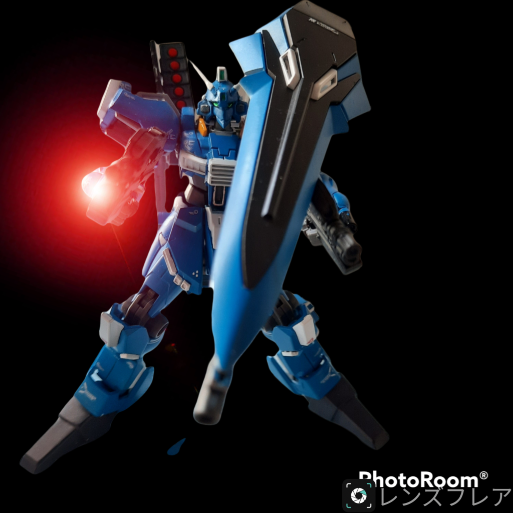 シールドは肩部に設置してフレキシブルに可動