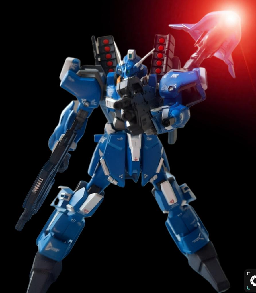 シールドにはビームライフルが内蔵されておりAI によりパイロットをサポートする。