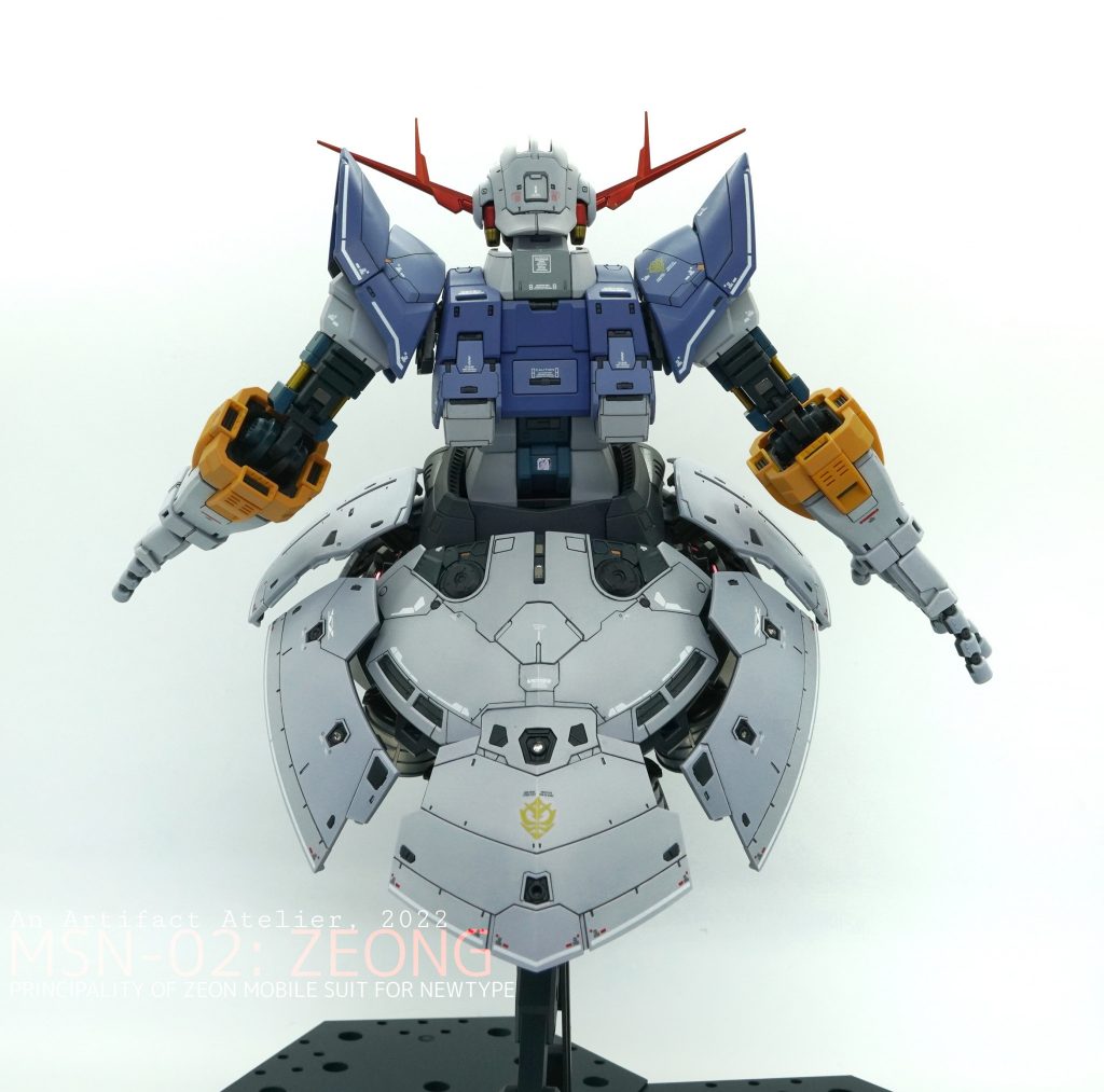 スカートにも、既存のディテールとの違和感がないようなディテールを追加し密度を上げ、ラインに合わせて微差の同系色で塗り分けています。