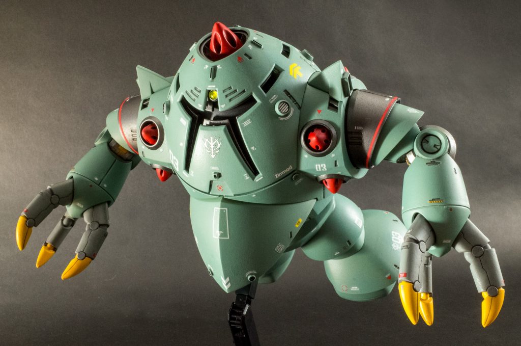 みつけたぞ、ここがジャブローの入り口か。的なポーズ。