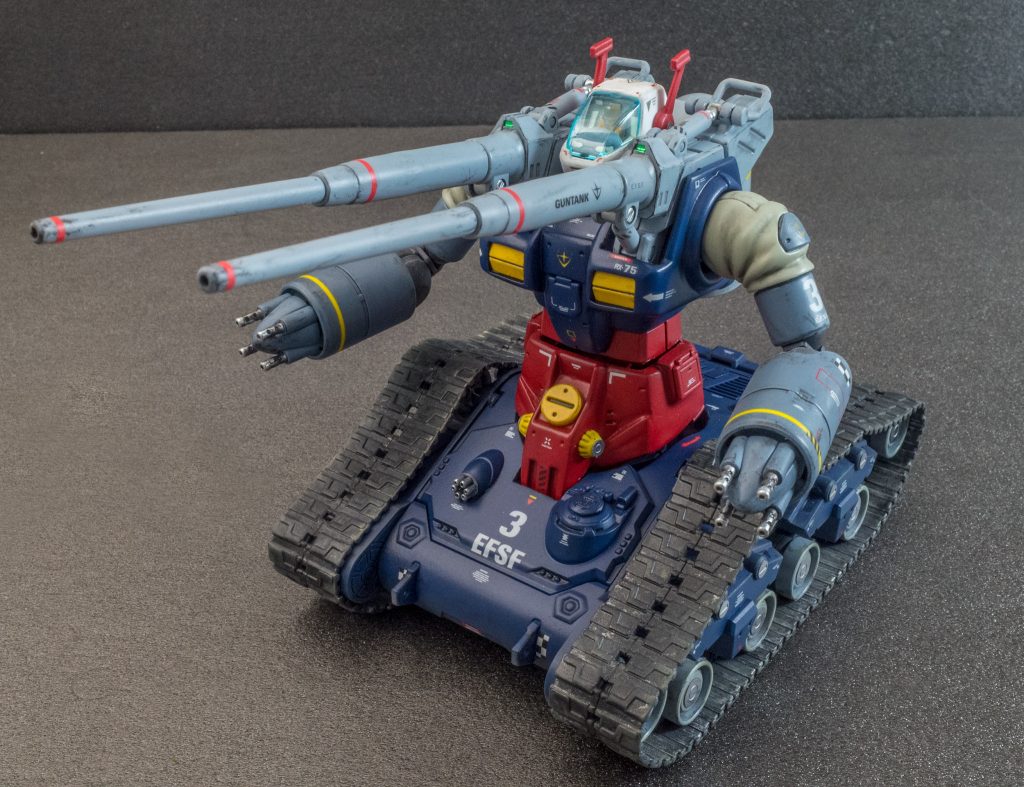 大砲の油圧シリンダーギミックがリアル。