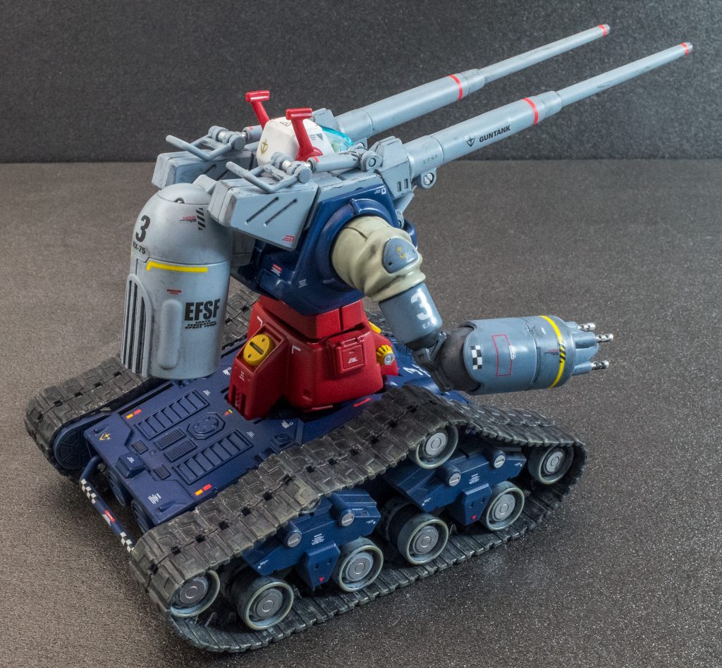 メカニカルなリアビュー。