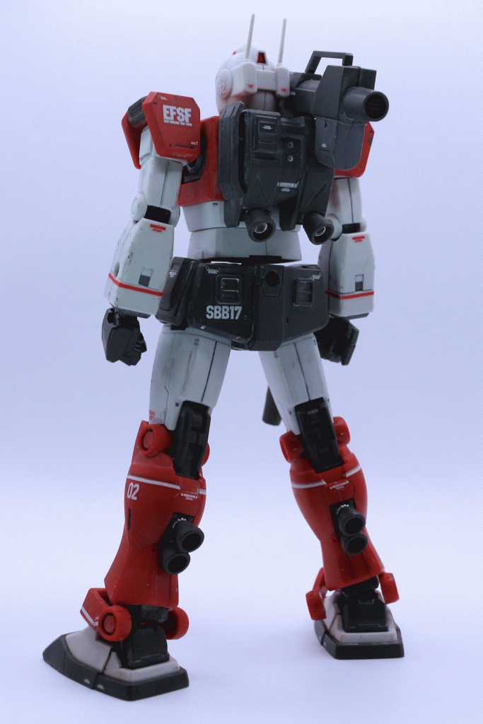 バイザー内部やスラスターは4ARTISTマーカーのシルバーで部分塗装しています。