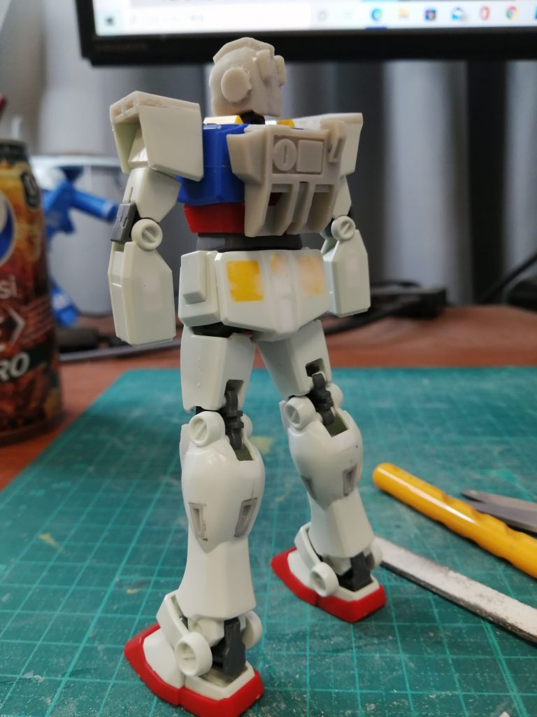 バックパックも新規造形。脚部スラスターめんどかったわ~