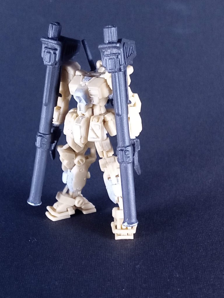 食玩ロウバストシルエットコレクションのG3とサイズがほぼ一緒だったので、バズ、ランドセルを流用。首元、コクピットハッチ、腰のアーマ、V字の追加など。これまた雑に改造です。