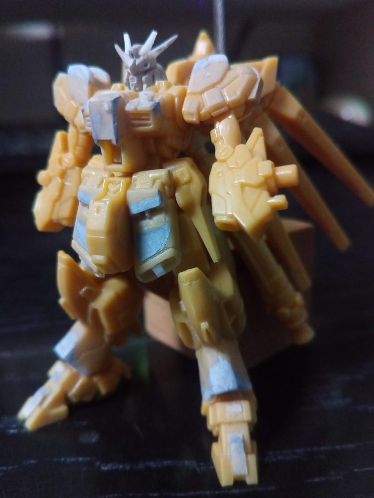 ちょっと完成のものとは、違っているんですがプラバン貼り付けてのディテールアップねらって改造しました。胸部が長いのでカットがメイン改造です。雑ですw