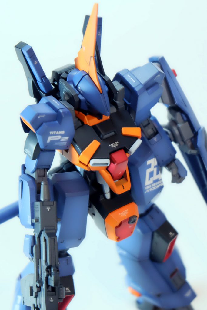 ~改造箇所~■頭部 アゴの部分を移植、ポン付け。■胴&腰 肩のフレーム接続部を移植、多少工作が必要です。 胸にダクト追加。Waveのオプションパーツを使用。 バックパックの接続用ダボを加工。 バズーカをマウントできるようリアアーマーにmk2のものを移植■腕部 そのまま移植。ハンドパーツのみ外部販売のものを使用。■バックパック そのまま移植。胴体側のダボを加工して接続。■脚部 バーザムそのまま。■武器&シールド シールド、バズーカはそのまま。 ライフルはランチャーの箇所をジャンクとプラバンで新造しました。~塗装色~■フレーム メカサフライト(G)■黄色 サフevoオキサイトレッド(G)→白ハイライト→ルミオレンジ(F)■赤 サフevoオキサイトレッド(G)→白ハイライト→クリアルージュ(C)■濃い青 サフevo黒(G)→ティターンズブルー1(C)■薄い青 サフevo白(G)→ティターンズブルー2(C)→ブライトロイヤルブルー(G)でハイライト■シルバー サフevo黒(G)→スターブライトシルバー(G)■仕上げ Ex-09 Ex-セミグロスクリアー プレミアム(G)(C)クレオス(G)ガイアノーツ(F)フィニッシャーズありがとうございました!!