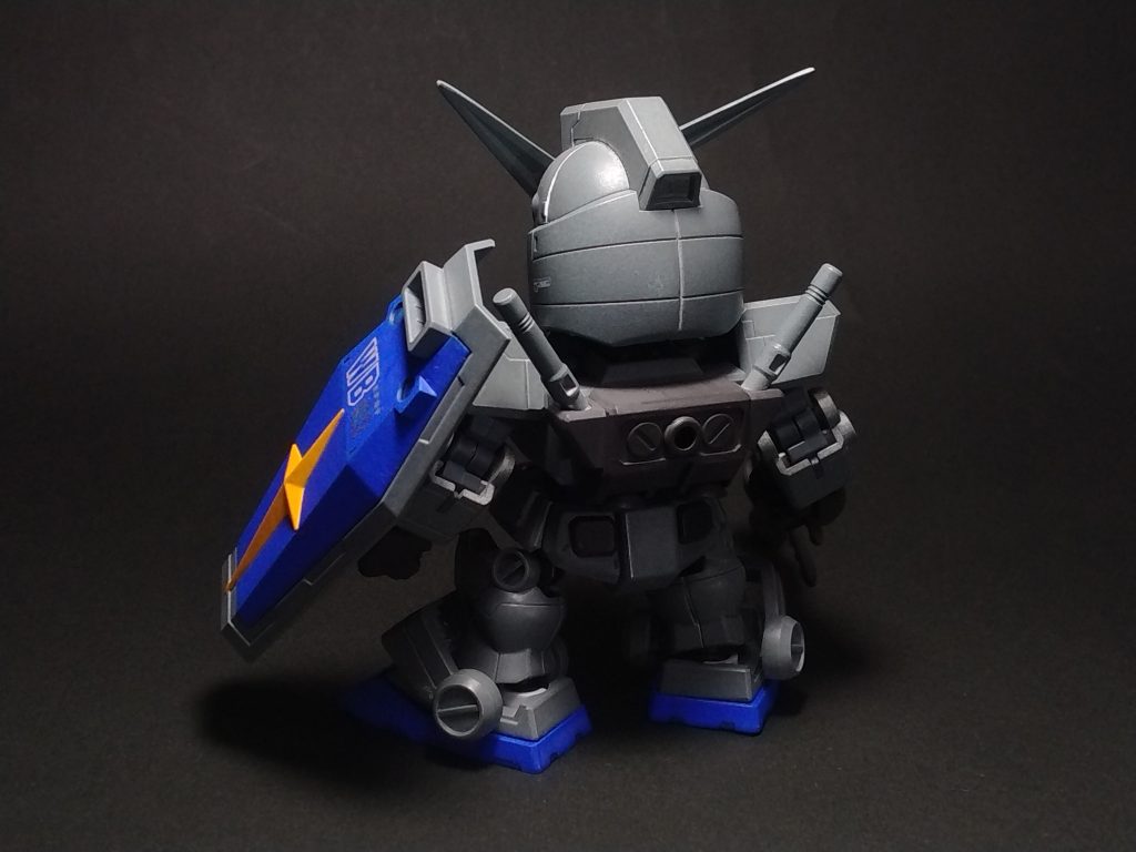 デカールも何か色々切って貼ってを繰り返しました。