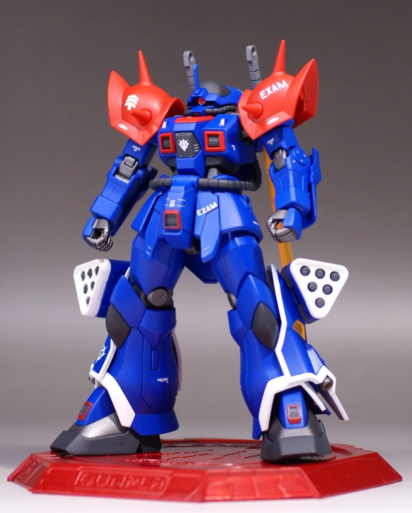 地上仕様。モノアイは、HIQパーツのメタルパーツとWAVEのHアイズを組み合わせて再現。