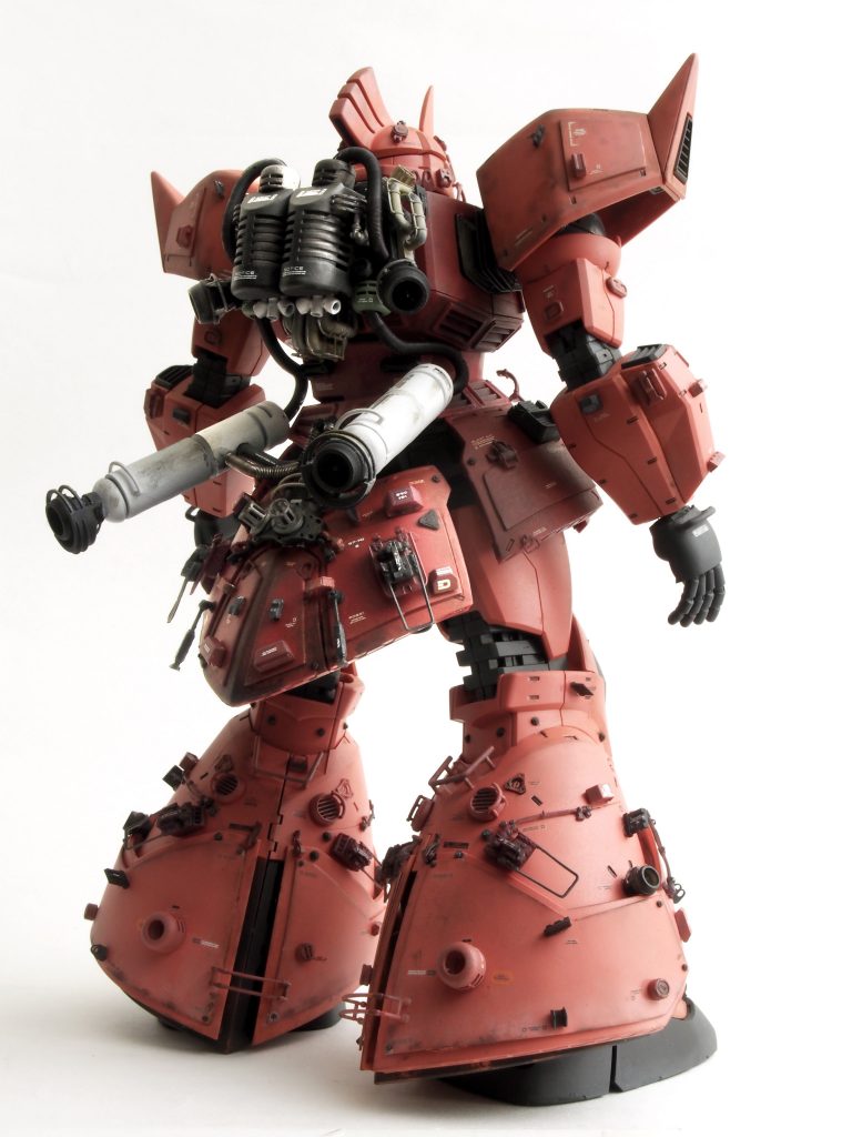 重モビルスーツらしく、各所にオリジナルのディテールアップパーツを装着しています。