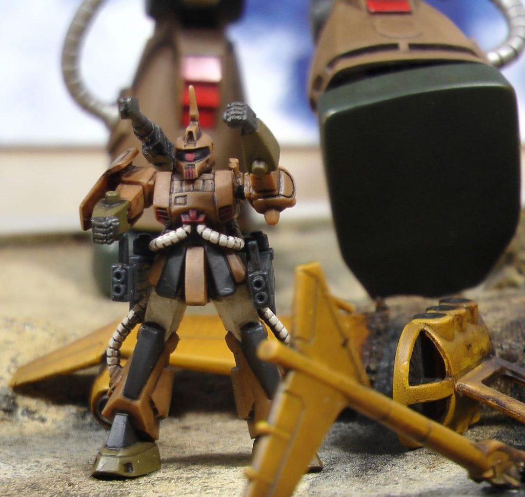 後方に写っているザクキャノンは、ガンダムコレクション(1/400相当)です。