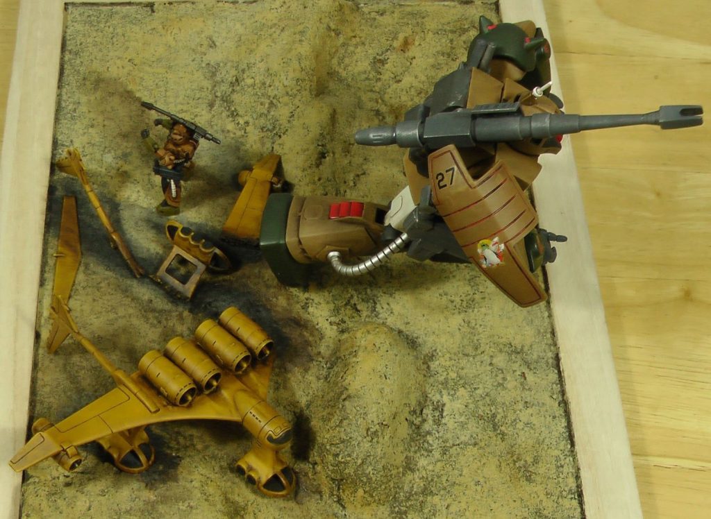 設計を間違えてしまい、キャノンが額の外にはみ出してしまいました。縦向きの方がよかったですね。パーソナルマークのデカールは別売り品です。