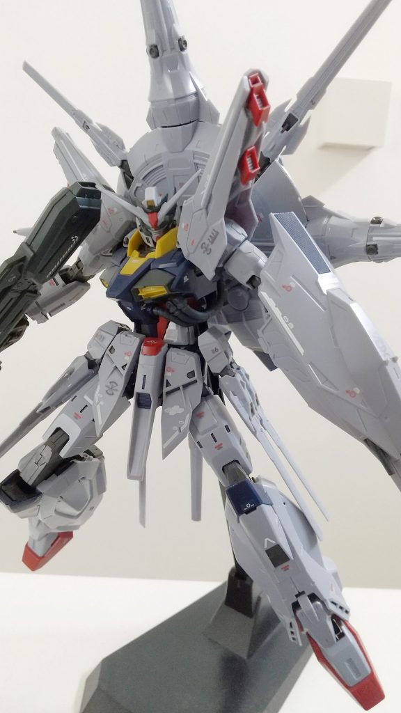 ガンダムSEEDのラスボス機であるプロヴィデンスガンダムです。独特なフォルムをしていますが、きちんと