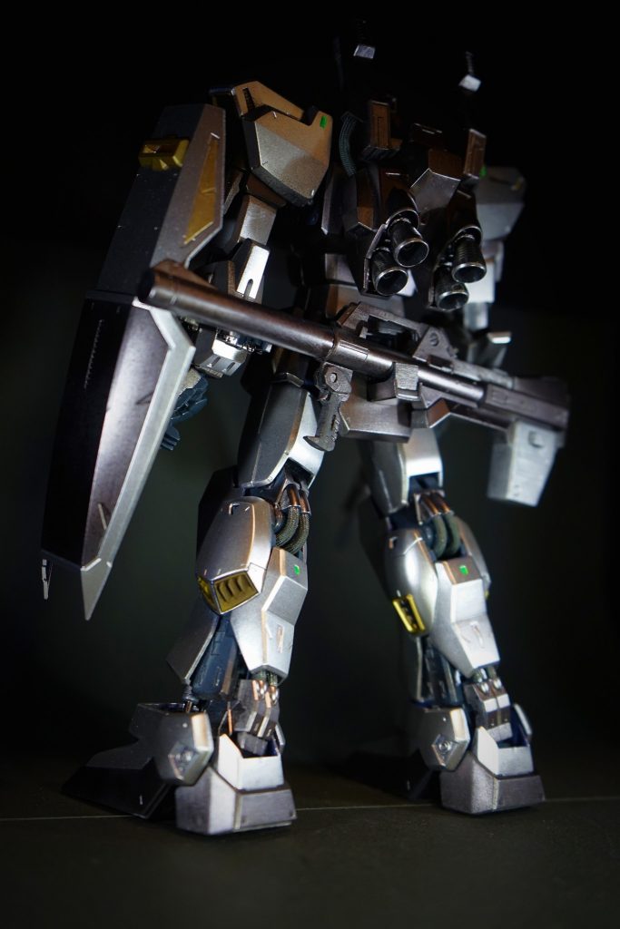 背後から。ジャンクのパーツの損傷が酷く、何とかしようと頑張りましたが少し汚い部分があります。