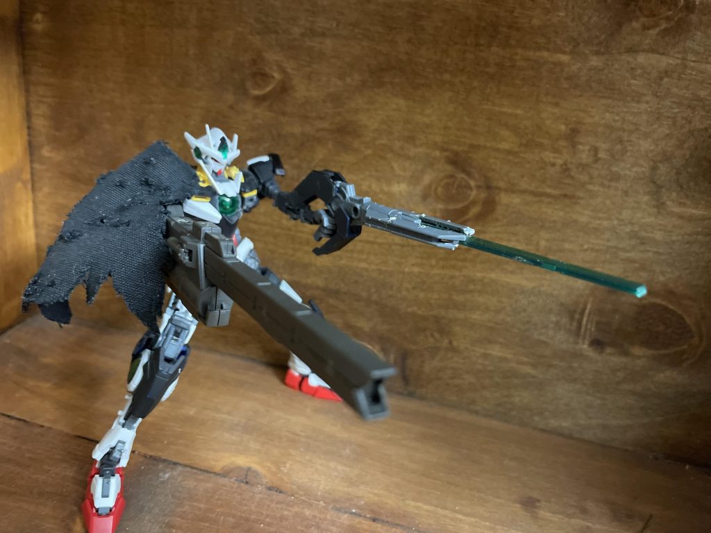 火星から漂流してきたレールガンを装備し射撃。GNソードVは先端が破損。