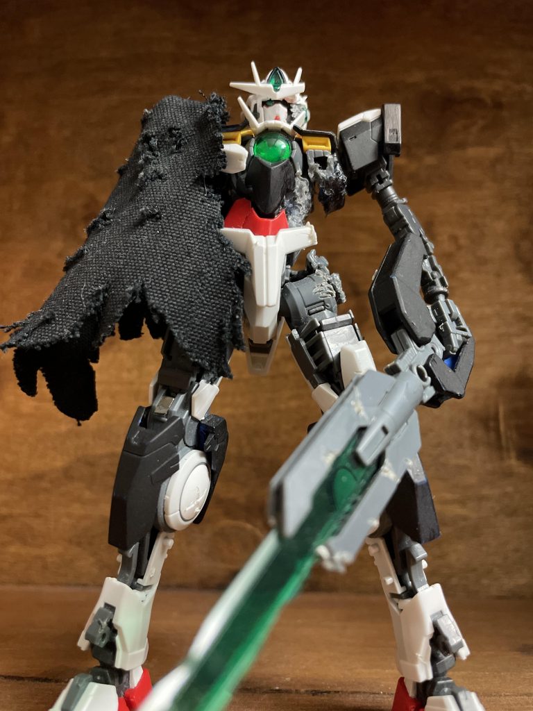 2年前の中学一年の夏休みにRGOOQを作ったらすぐ折れてしまって萎えてた時にリペアしようと思ってマントなどをつけて改造しました！