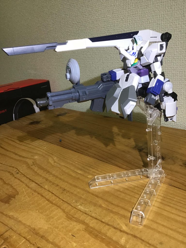 今回、重視したのは、圧倒的な機動力と攻撃力!分かりやすい速度特化の脚部に二問のドデカい大砲!武装上の方の砲がサテライトクスティア電磁加速式ビーム砲で下の砲が遠距離破壊特化型ビーム実弾切り替え式試作型砲インドラです。ちなみにこの見た目が本来の姿だと思いました?残念!変形状態でした!名前は、トルーパーモード(キマリストルーパーから取りました)