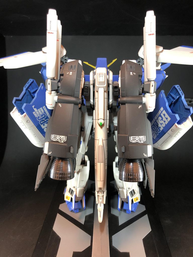 ブースターパックのバーニアはいつものようにこすって銀sunで仕上げました。センサー部は蛍光グリーンでワンポイントにしています。