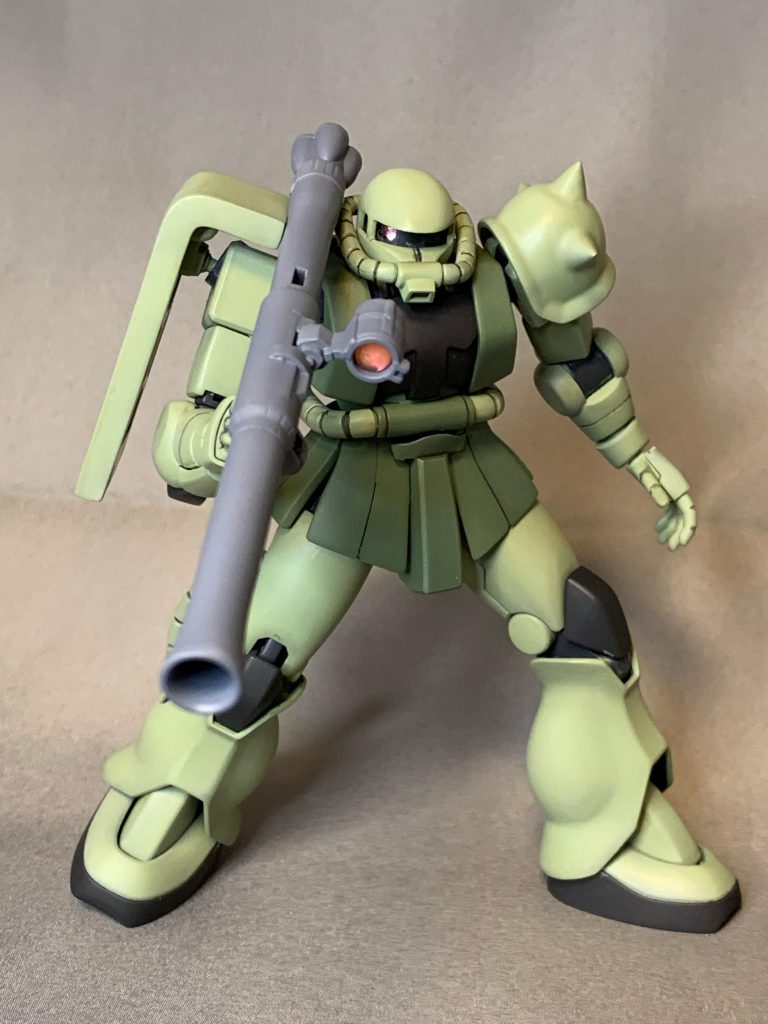 モノアイも市販のパーツに変更しましたが反射して効果ありますね。塗装は基本的に混色しましたがいかがでしょうか？