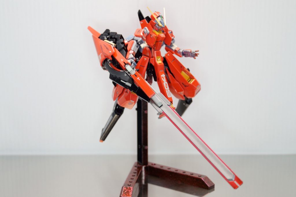 ロングブレードにも赤色。シルバーの上に吹いているので、発色が蛍光色っぽいです。