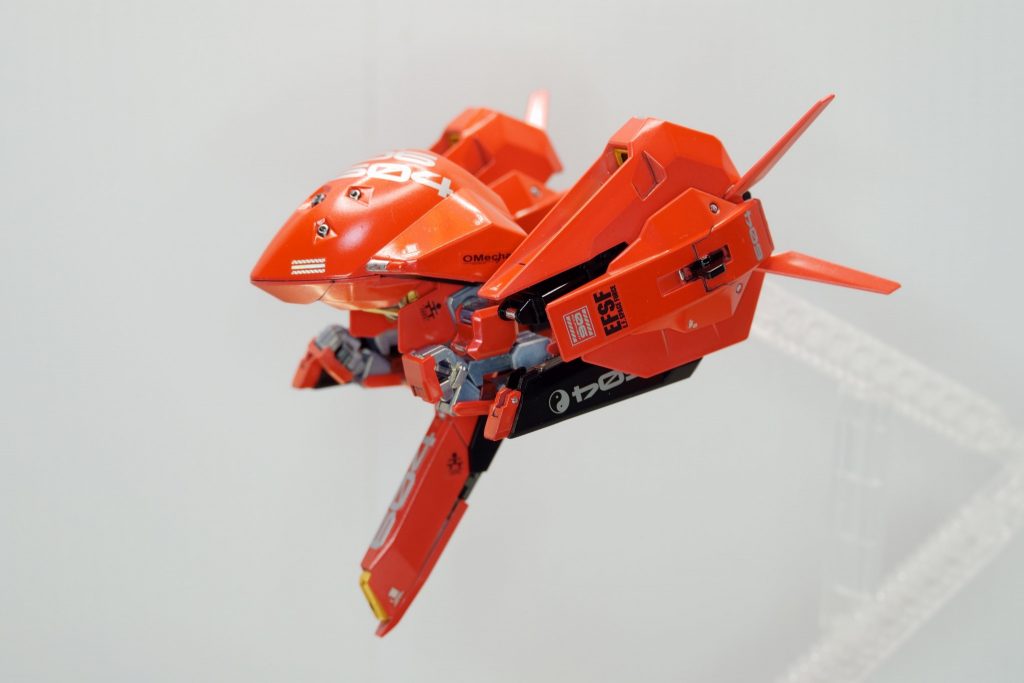 MA形態にも変形できます。機首が丸っこくてカワイイです。