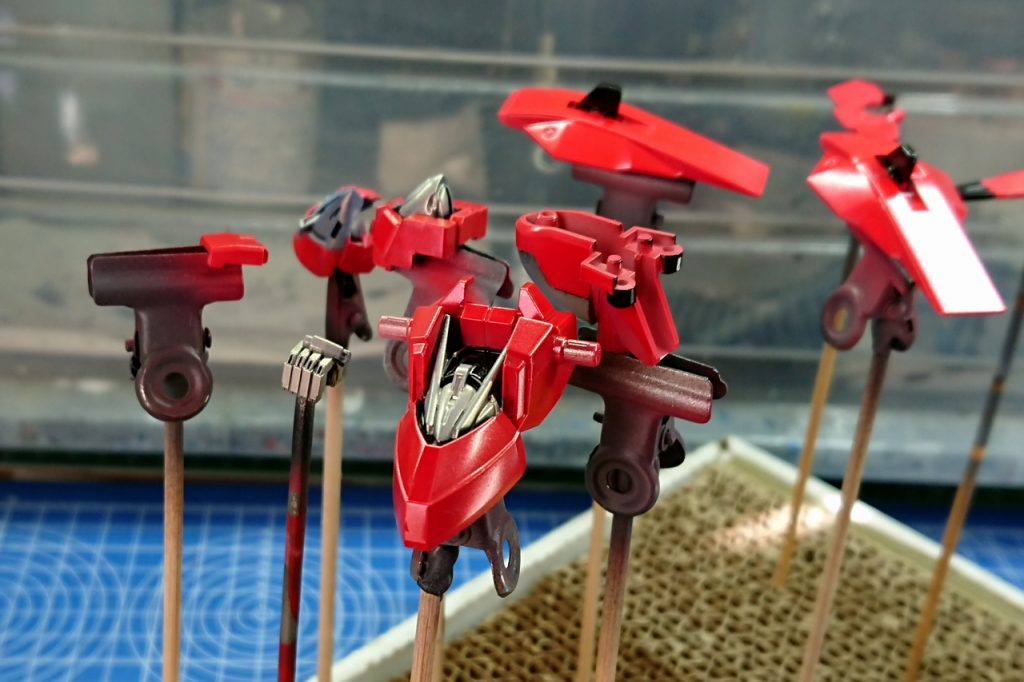 塗り分け途中。けっこう大変でした。