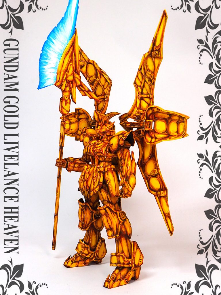 オマケ２カットされていない部分。投稿の新機能に驚きました(;^_^Aメイン写真用にフリー素材パターンと文字を入れましたが文字幅がジャストサイズで運が良かったです～昨年（2021年）はオラザク用にガラス塗り表現を1年かけて練習してきたのですがその結果、筆塗りスキルが物凄く上がったみたいでカトキ塗りも出来る様になり（GBCJフリーコース受賞）今回も金色っぽい金属表現も出来る様になっておりました。本当…頑張ったかいがありました。最後までご覧頂きありがとうございました。