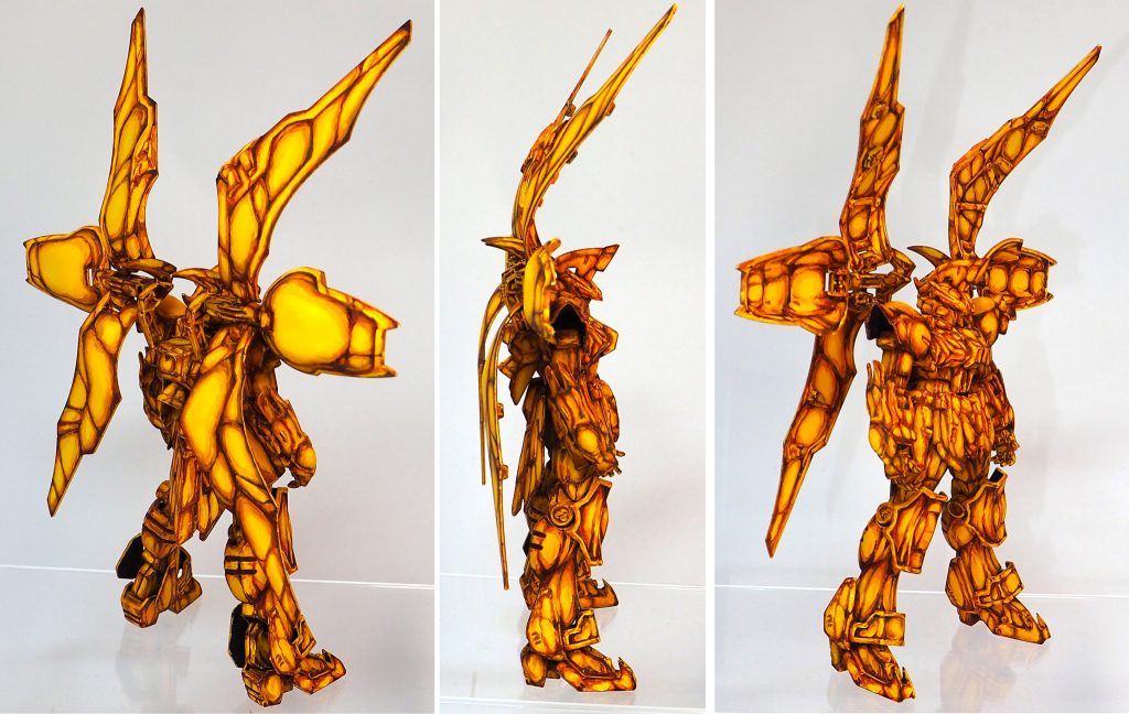 右の3方向から。筆塗りのパターンは左右で割と対象・均等にしています。