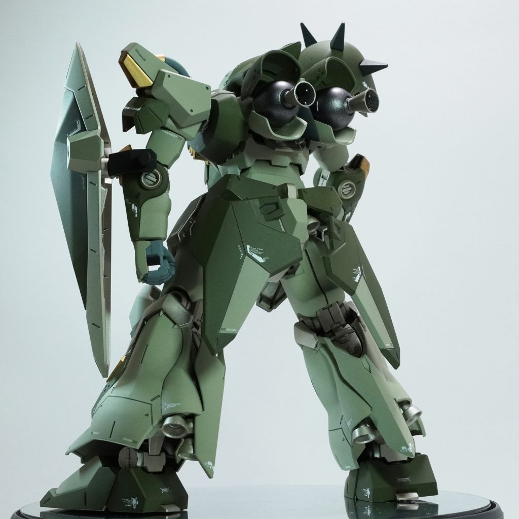 缶スプレーで全塗装しています。　スミ入れはシャーペンとエナメル塗料です。