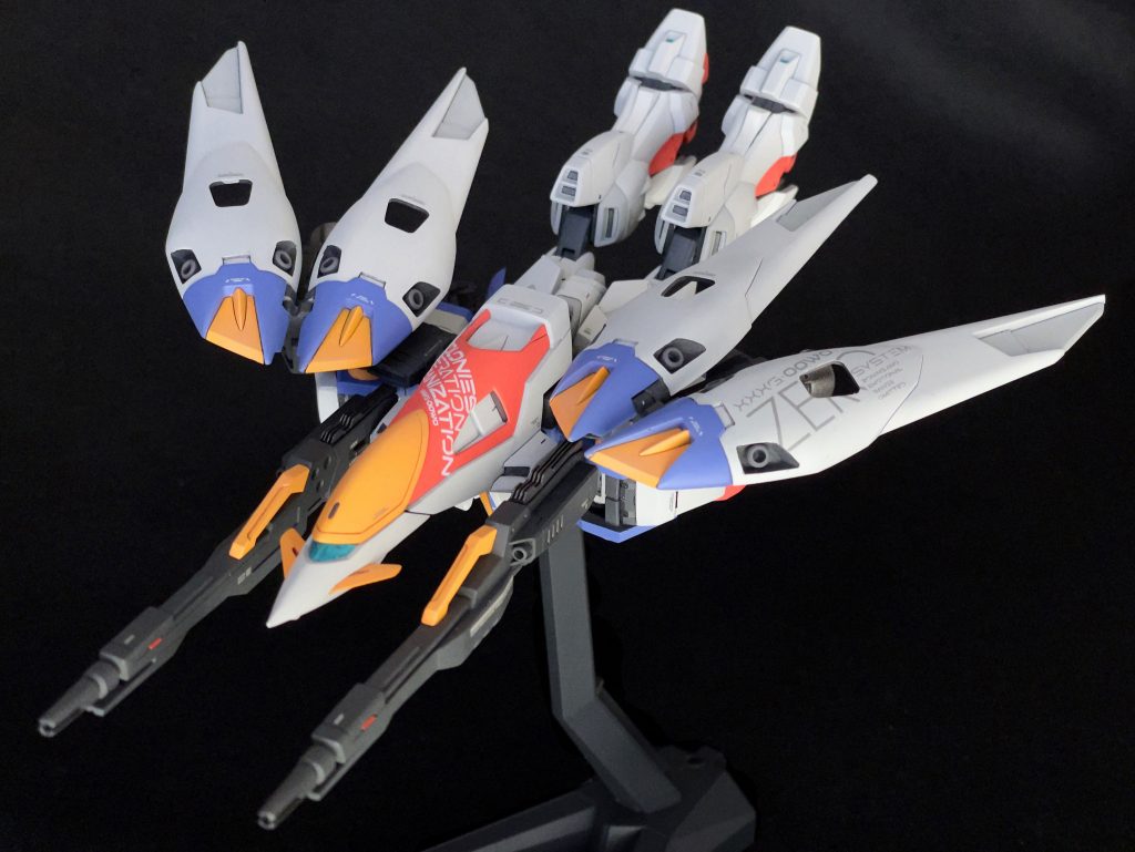 ネオバード形態で露わになる肩アーマーのヒンジはプラモ感ありありだったので、フレーム風デザインに削り込みました。