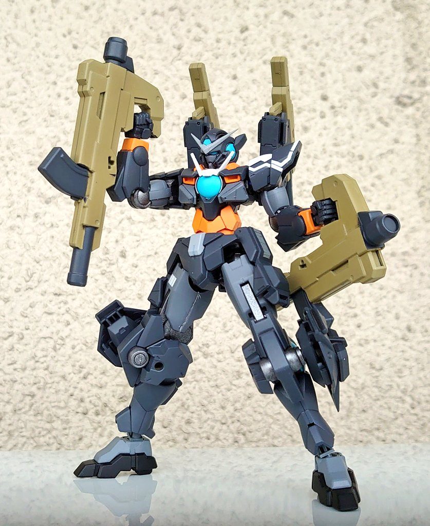 CBの武力介入がなくなった後も、CBの意志を受け継いだグループが紛争根絶の為にあたったかもしれません。そんな憧れと畏怖の念が入り交じった『CBのガンダム』を模倣して、新たに開発されていても不思議ではないと思います。