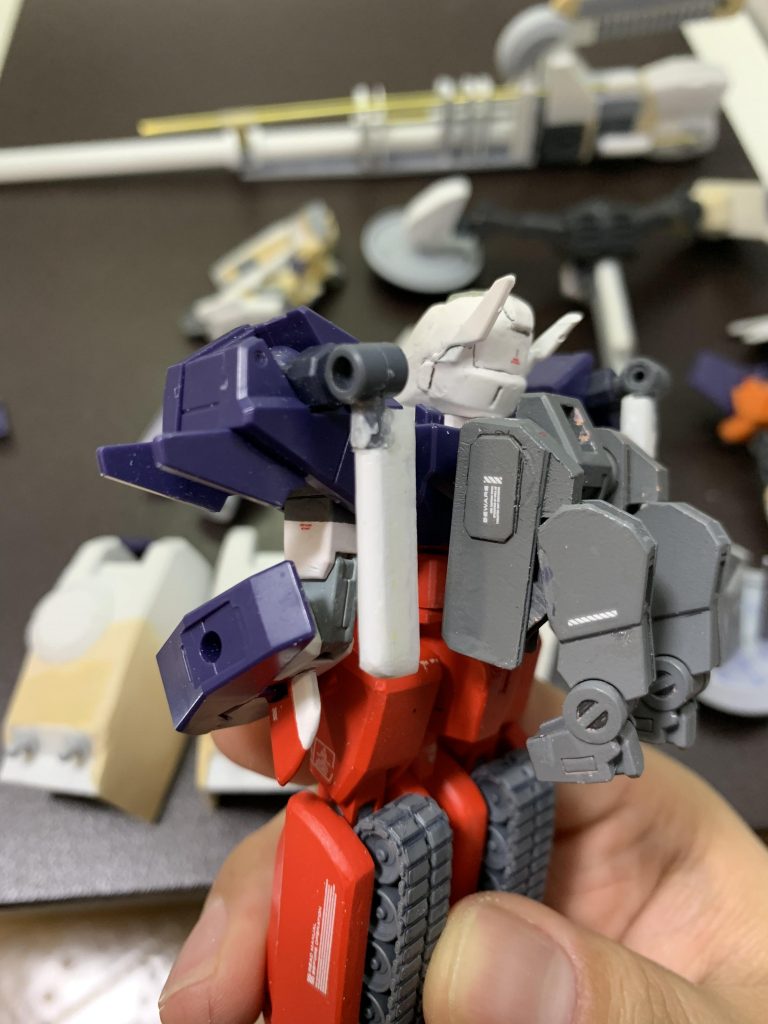 Sガンダムには肩アーマーのところにウイングみたいなのがついてたのでそれっぽいものをスクラッチ。