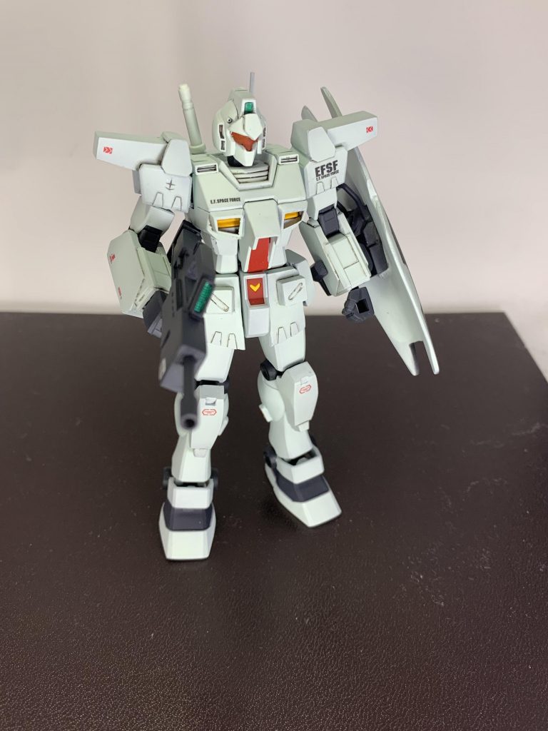 前から。真正面から見るとフェイスパーツが左右で歪んでるので、撮影してません。