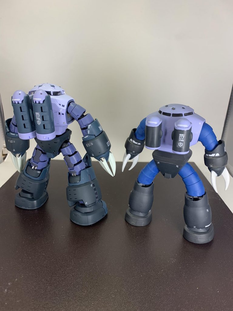 背面。RGのリアリスティックデカールを旧キットの方にも利用してます。