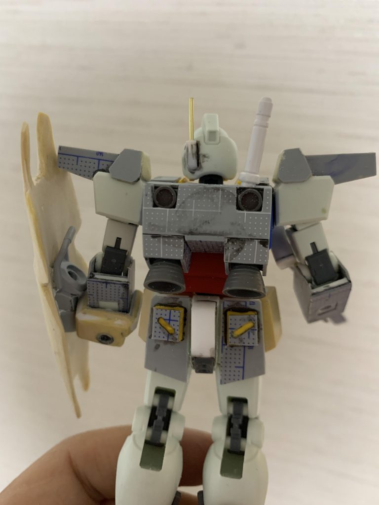 後ろもう一枚。シールドの接続部は、ビルダーズパーツのバーニアユニットと自作のもので。