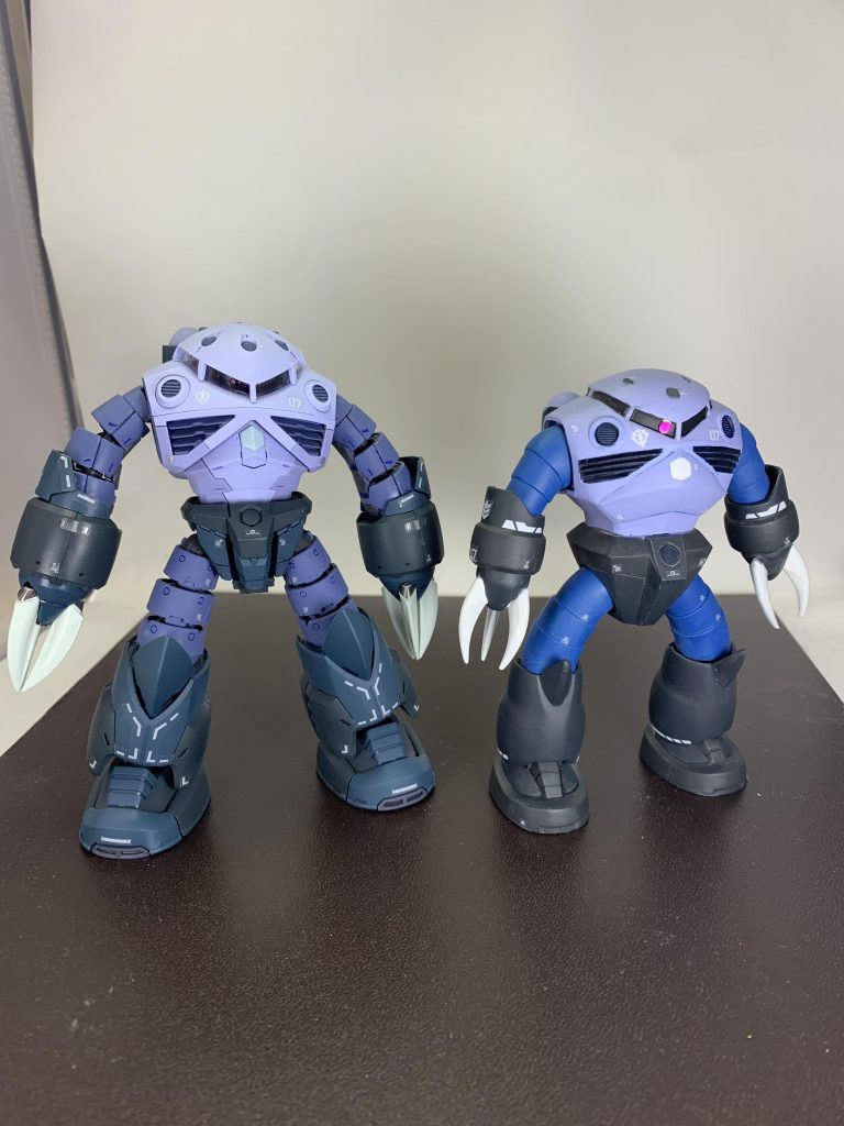 同じ1/144スケールのはずだけど、RGの方が大きいです。旧キットの塗装はアクリジョンの手塗りです。エアブラシ塗装もできたけど、あえて筆塗りにチャレンジ。エアブラシを使った方が時間的には早かったかも。カラーはRGに寄せつつ、テキトーに。手足のブルー部分をもう少し暗くすべきだったかなあと思ったり。