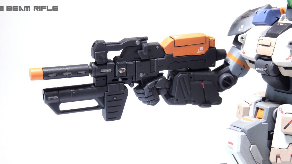 ビームライフルはGB限定「システムウェポンキット003」に付属のものをそのまま使用。ガンダム開発計画の名残としてトリントン基地配備のMSに馴染むかと。