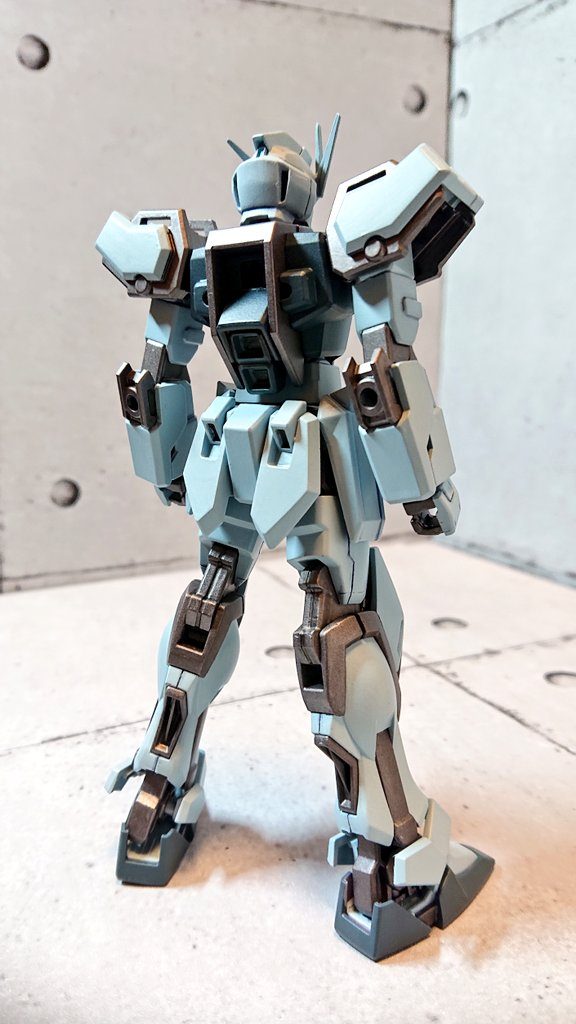 背面のバーニアも塗り分けたつもりなんですが全然違いがわかんないね……