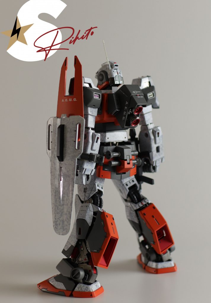 ■ウエストストレッチ加工ストレッチ加工は色々とやり方がありますが、本作では隙間を埋めるような外装延長はせずに、内部の延長とパイピングを追加しました。そのため、後側からは隙間からパイピングが|ω・`）チラっと見えるようになっています。 