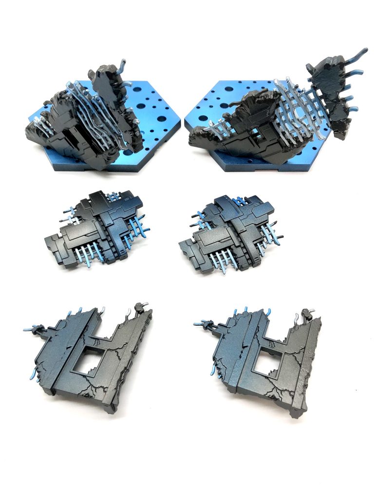 余剰のアクションベースに設置して展示します。サイコパワーで押し出されるような演出を飾る時にできるよう上からメタリックブルーを吹いてます。 台座