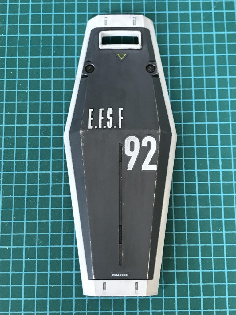 シールドはいい感じに汚れてくれました。成形色ではカーキですが、好みでグレーに変更しています。